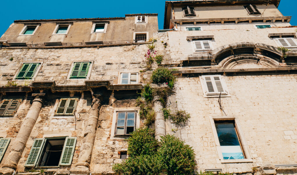 Le marché immobilier de l’ancien repart après plusieurs années de tension. Prix, volumes, crédit : analyse des tendances et perspectives à moyen terme.