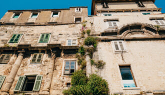 Le marché immobilier de l’ancien repart après plusieurs années de tension. Prix, volumes, crédit : analyse des tendances et perspectives à moyen terme.