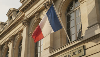 Budget 2026 adopté : MaPrimeRénov, investissement locatif, APL et fiscalité. Ce qui change concrètement pour les propriétaires et investisseurs.